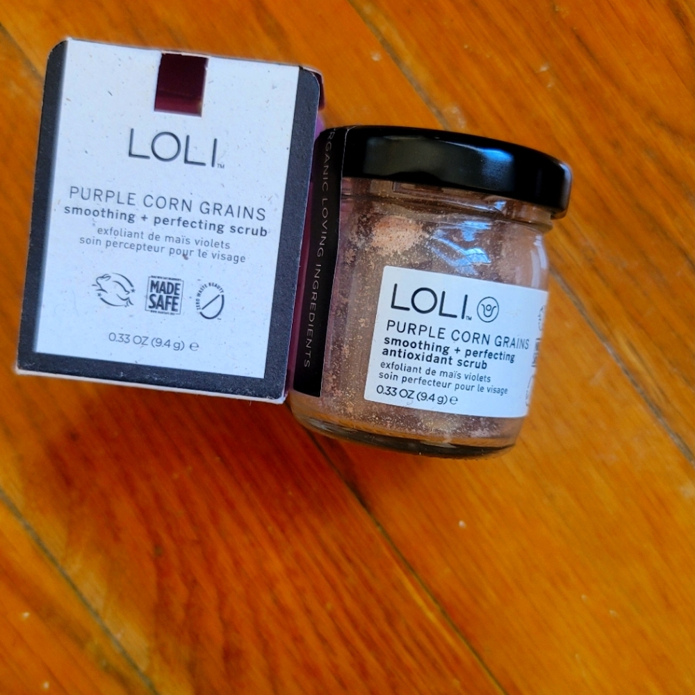 NWT Loli beauty Purple Corn Grains Organic Smoothing + Perfecting Scrub 9.4 g